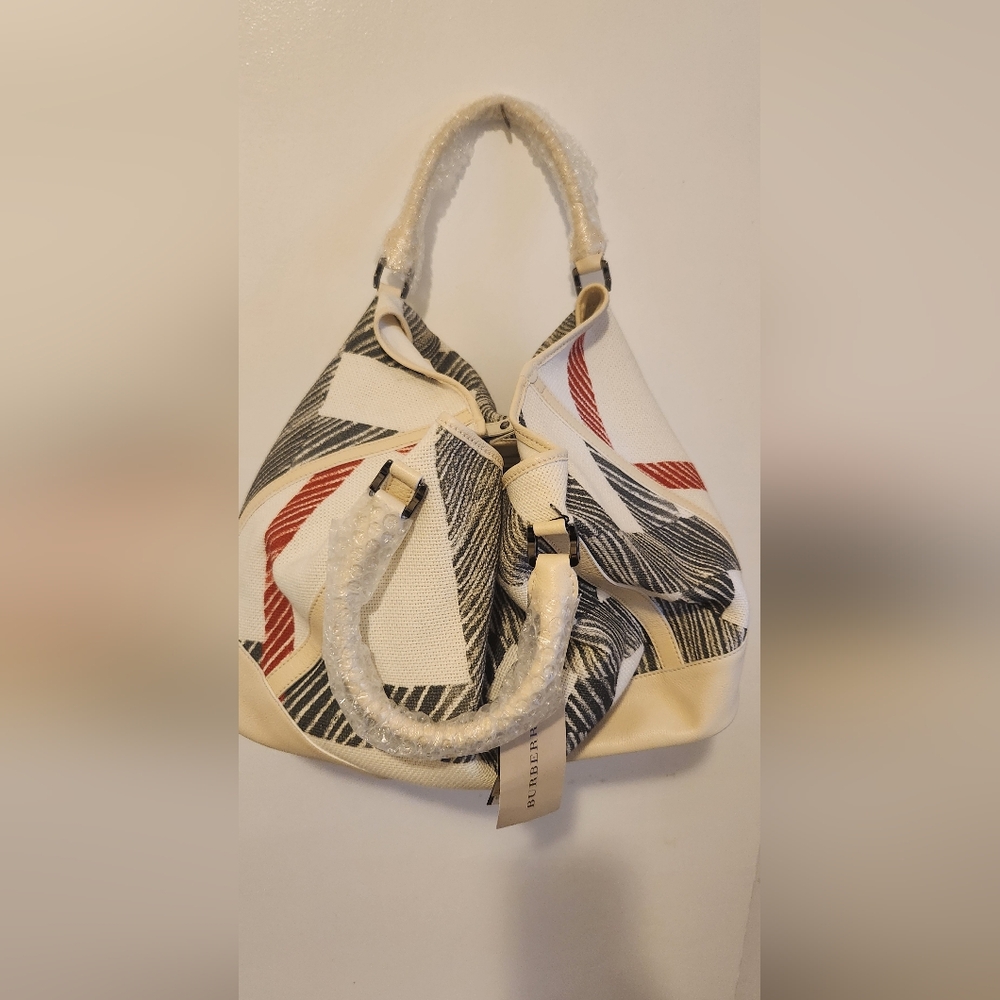 LIKE NEW BURBERRY LARGE SHOULDER BAG - Picture 4 of 16